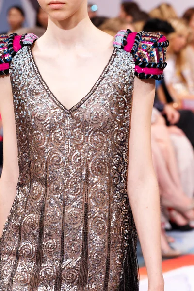 Look 50